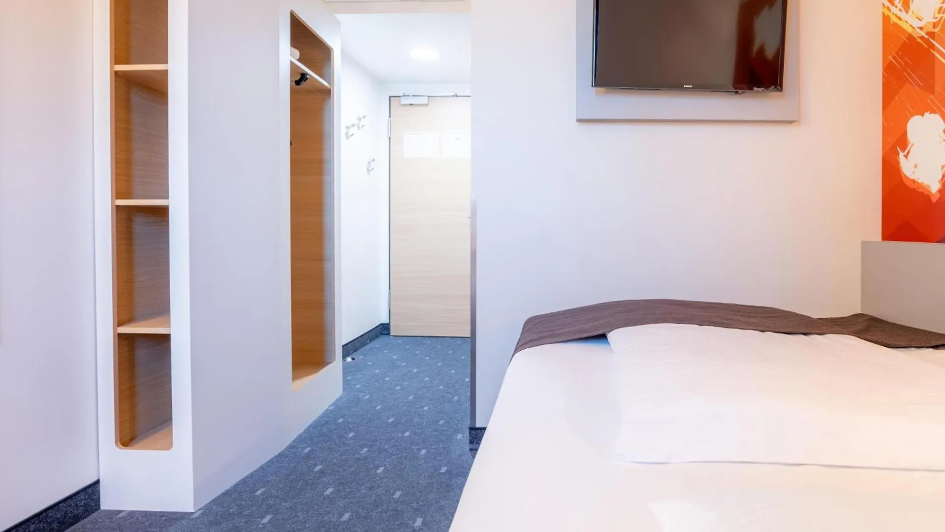 B&B Hotel Stuttgart-Bad Cannstatt 3*, Stuttgart Almanya